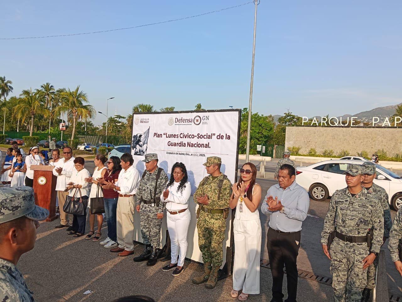 Personal de la Delegación Regional Acapulco de la Comisión de los Derechos Humanos del Estado de Guerrero participó en la Ceremonia Cívica de Izamiento de Bandera en la monumental asta de Acapulco, como parte del proyecto “Lunes Cívico - Social”, con el objetivo de fortalecer los valores cívicos y el respeto a los símbolos patrios..