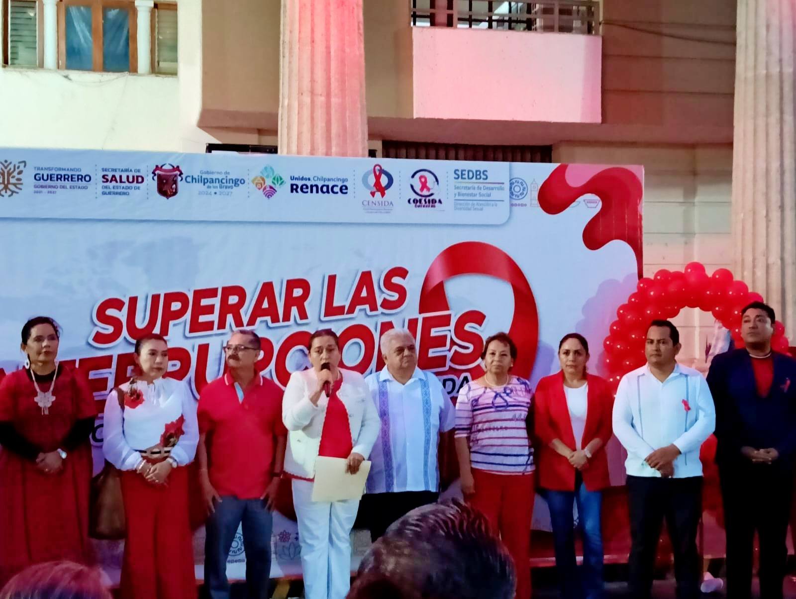 En representación de la Mtra. Cecilia Narciso Gaytán, presidenta de la Comisión de los Derechos Humanos del Estado de Guerrero, el Lic. Miguel Ángel Camacho Campos, encargado del Programa de Atención a Personas con Discapacidad, asistió al encendido en rojo del H. Ayuntamiento de Chilpancingo, realizado en el marco del Día Mundial del Sida 2025, bajo el lema “Superar las interrupciones, transformar la respuesta al sida”.