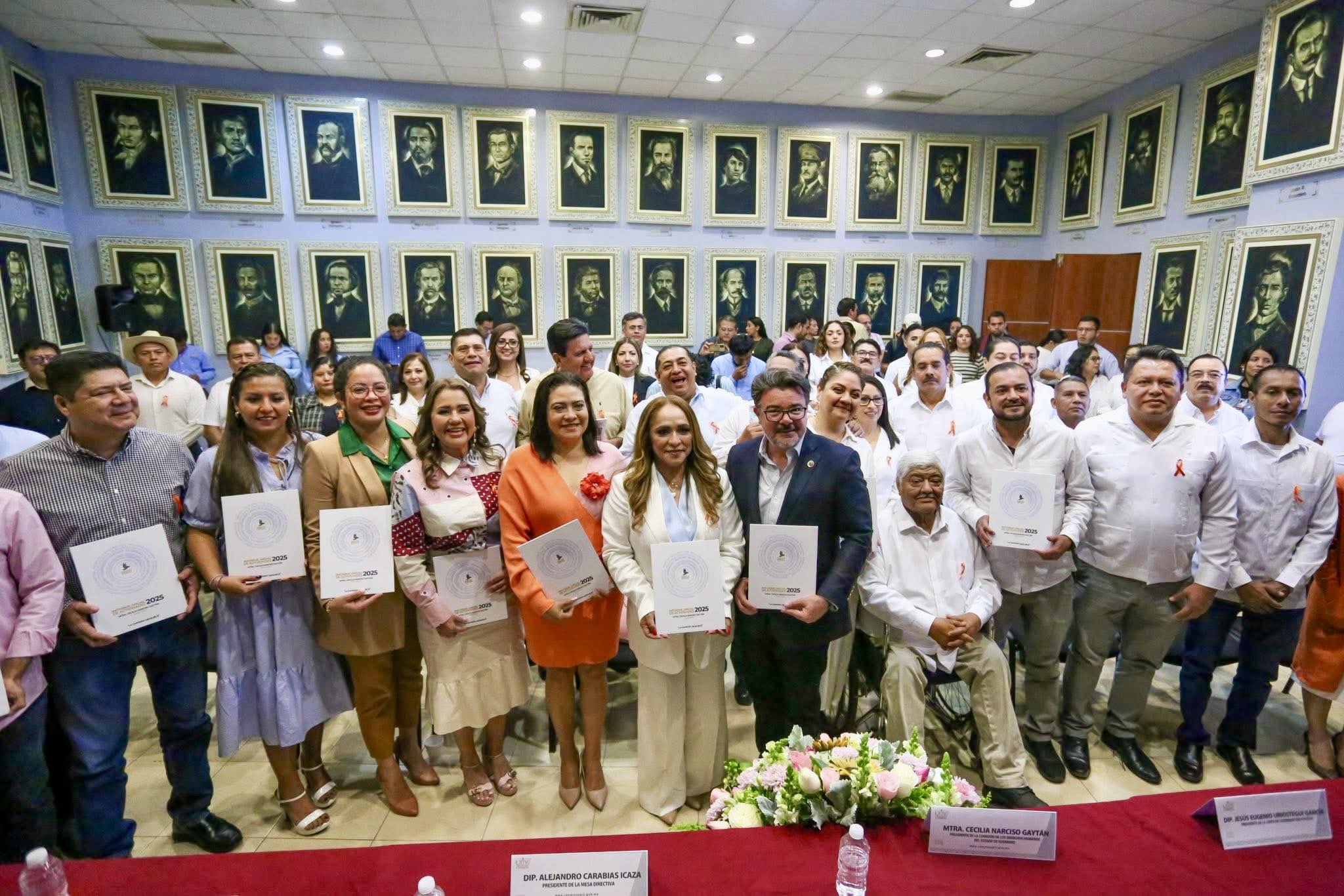 Cumpliendo con lo establecido en el artículo 27, fracción VIII, de la Ley Número 696 que rige al Organismo, la Mtra. Cecilia Narciso Gaytán, presidenta de la Comisión de los Derechos Humanos del Estado de Guerrero, presentó ante el H. Congreso del Estado su Informe Anual de Actividades 2025, como un ejercicio de rendición de cuentas, transparencia y compromiso con la sociedad guerrerense, en concordancia con los principios de la Agenda 2030 para el Desarrollo Sostenible.